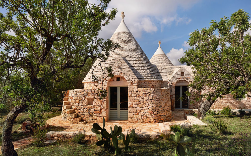 trullo typical construction in Puglia transformed into a luxury villa for events -wedding-venues-in-italy - catalog pdf download free - Top Destination wedding venue in Italy - Dream On wedding planner in umbria