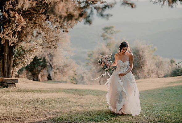 Weddings in Italy - Bride run in Umbria - Dream on wedding planner & design