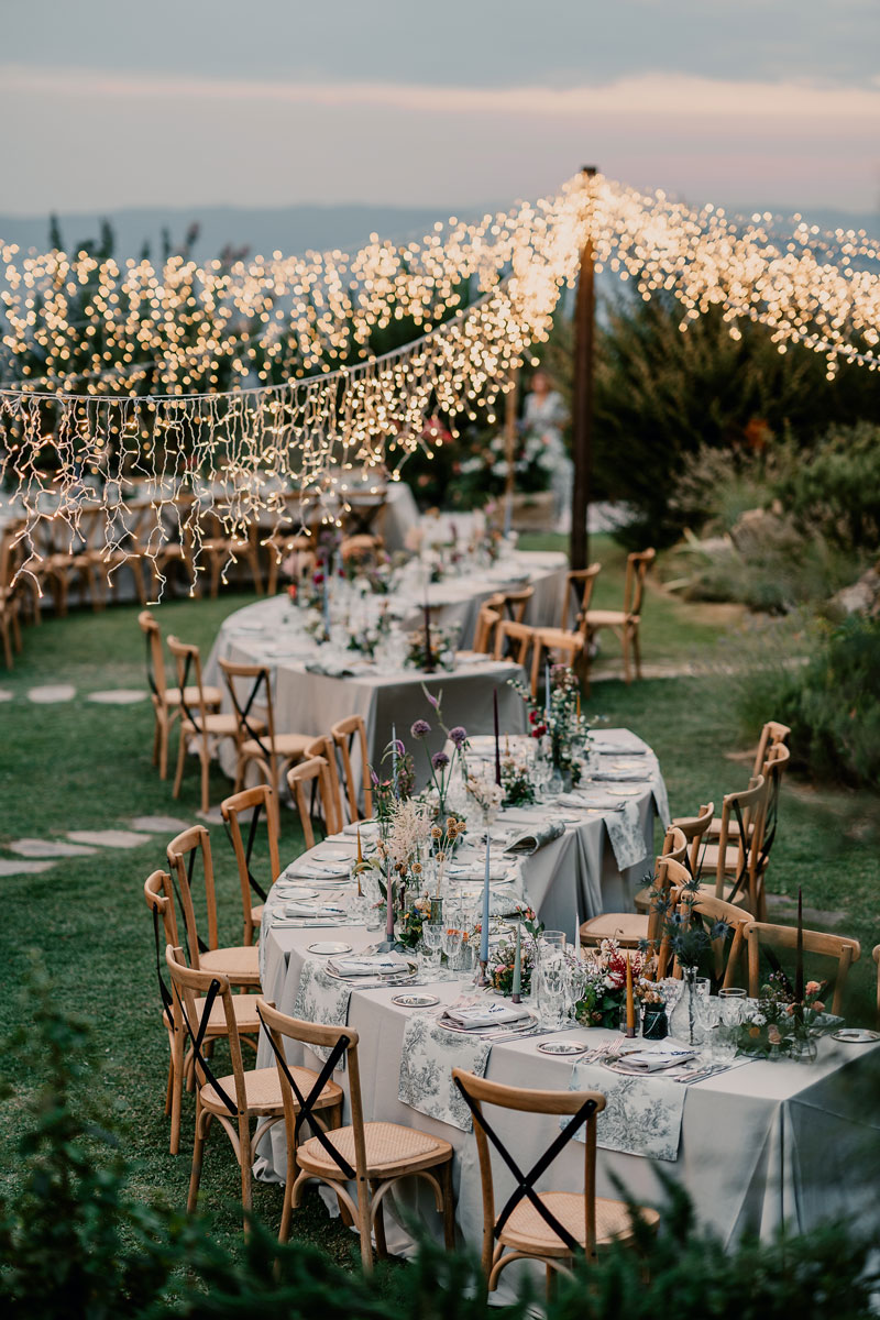 Al fresco wedding - gold fairy lighting - marriage in italy - beautiful set up design