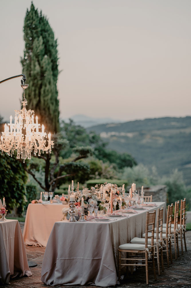 chandelier Set up with lights- how to plan a wedding in italy - Dream on wedding planner in Umbria