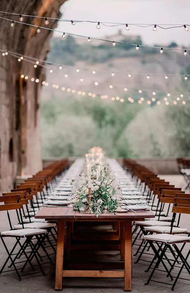 Mise en place rustic in a ancien castle - Romantic and natural wedding theme - italian marriage agency