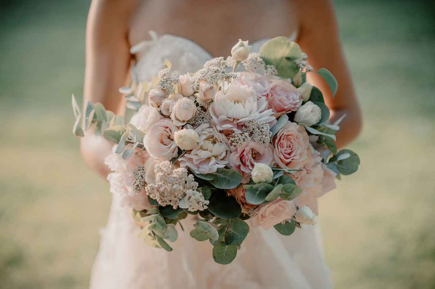 spring bride bouquet - romantic details - marriage in italy - Dream on wedding planner in Umbria