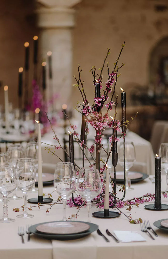 Table setting in ancien abbacy in Umbria - - italian marriage agency - Dream on wedding planner and design in Italy