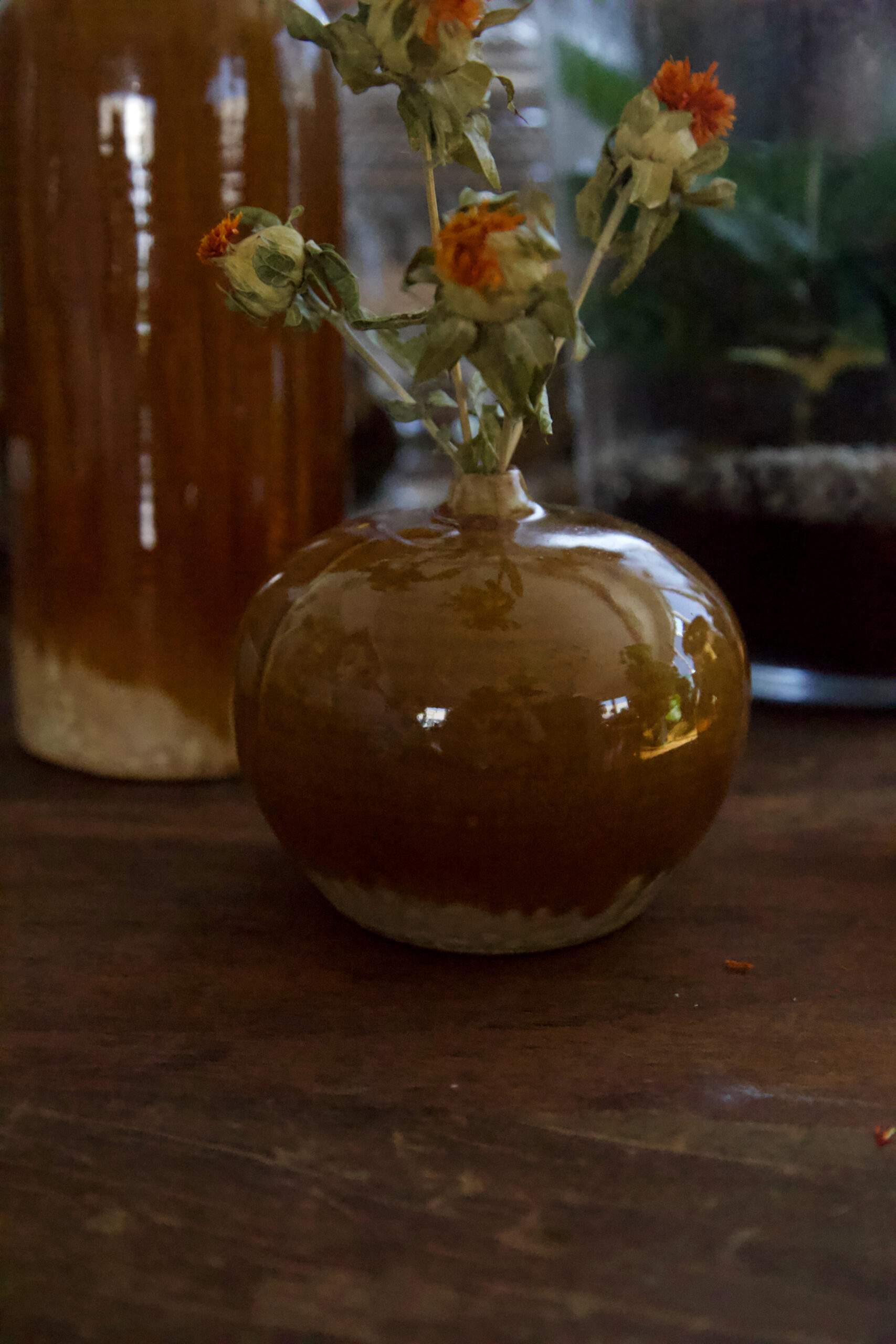 vase en céramique ocre