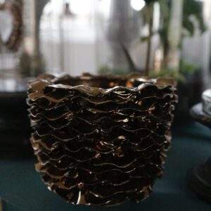 Plissee-Vase aus bronzefarbener Keramik