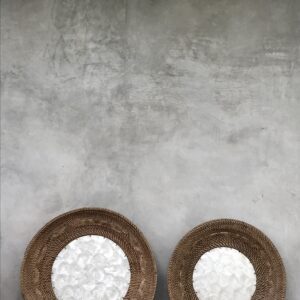 DAWA – Set di due vassoi rotondi in rattan e conchiglia naturale, finitura brown