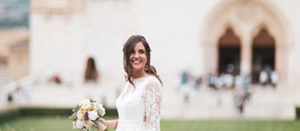 Bride-with-bouquet